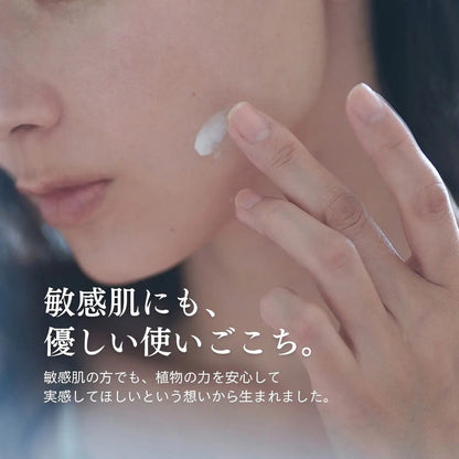CBDカレンデュラクリームを顔に塗る使用イメージ