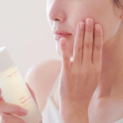 Naturecan CBDハイドラリペア化粧水の使用イメージ